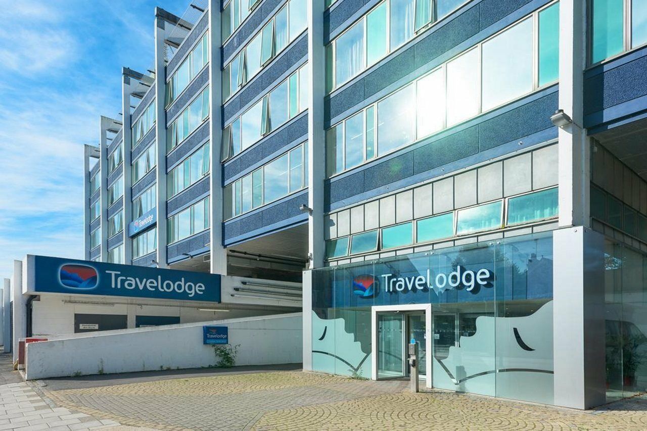 トラベロッジ ロンドン テディントン エクステリア 写真